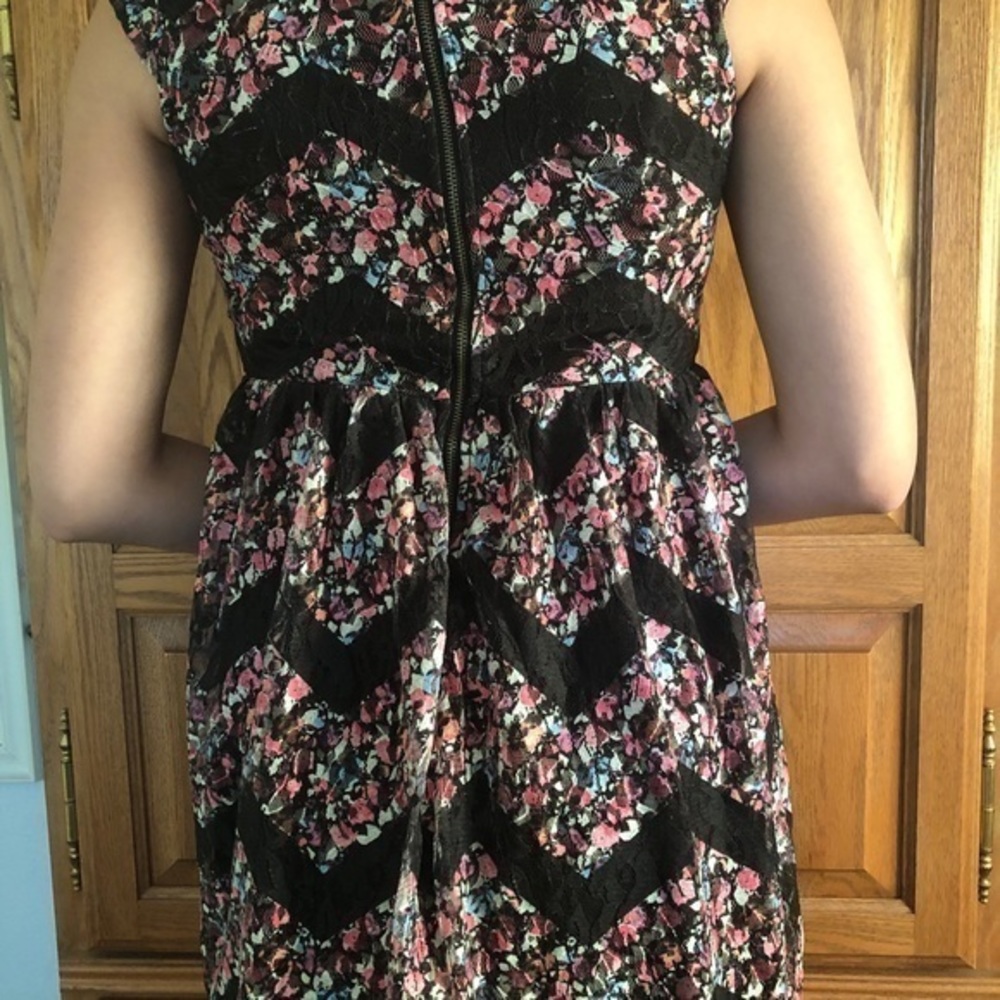 Fit and flare Girls dress - Picture 2 of 4